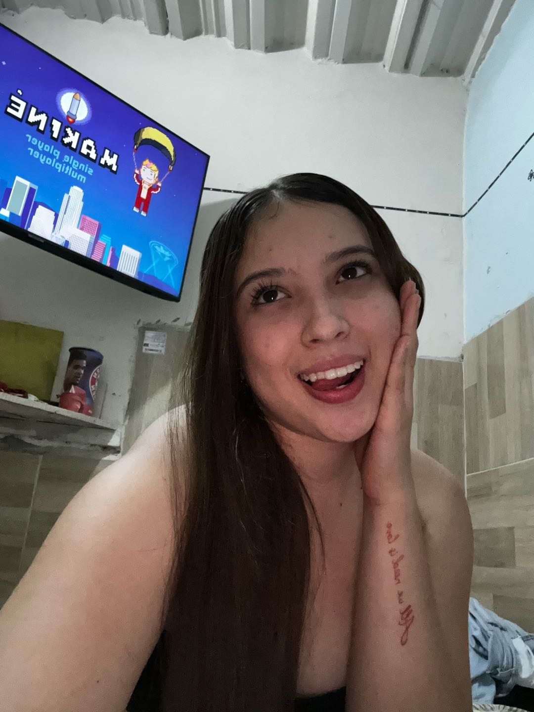 Encantadora, online now for a free live cam chat on CamLive