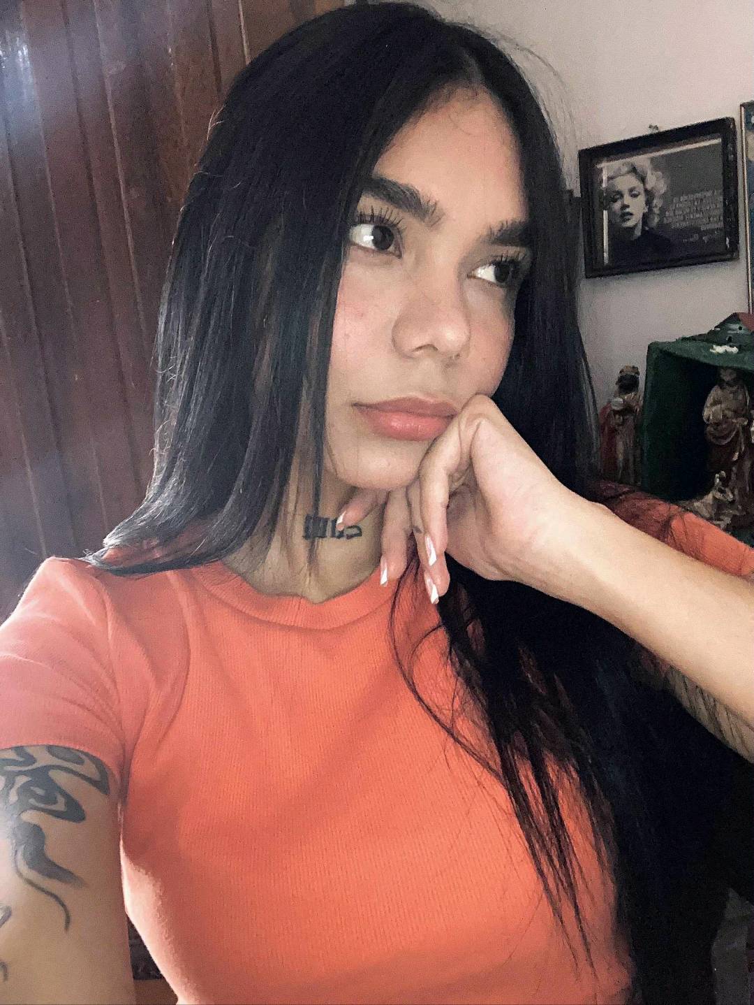 Fiorella from Venezuela, online on CamLive
