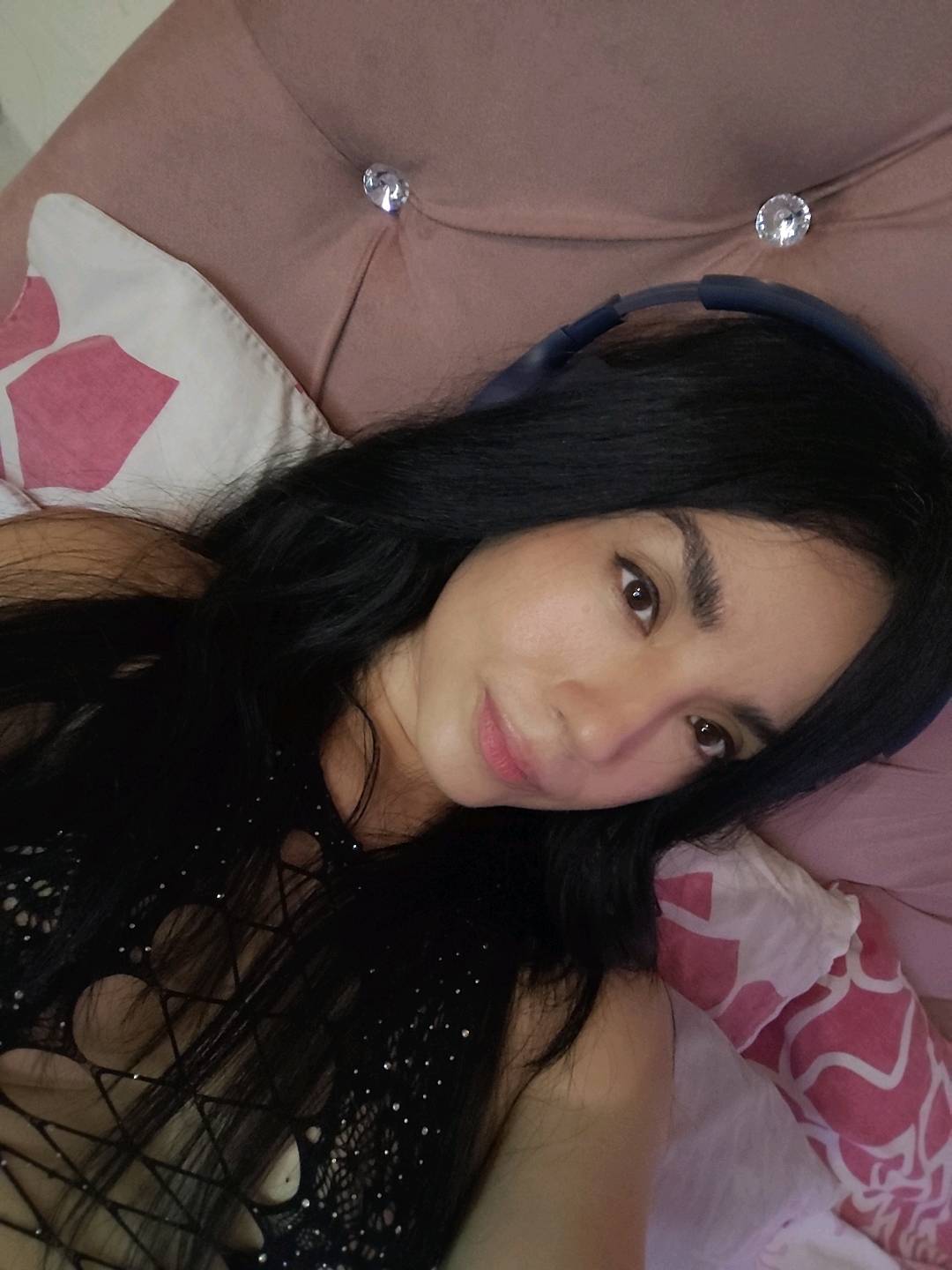 ale, a real stranger online now on CamLive