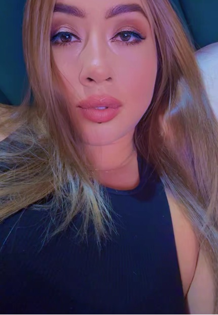 Midnightmoon, a real person online now to chat with on CamLive