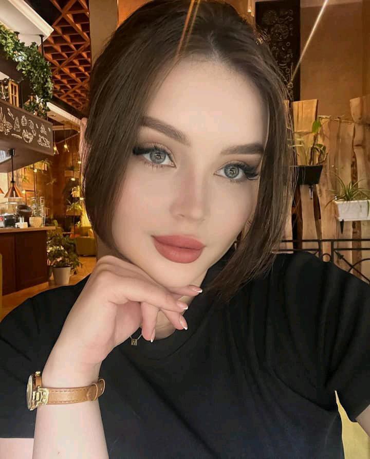 Seelina, a real person online now to chat with on CamLive