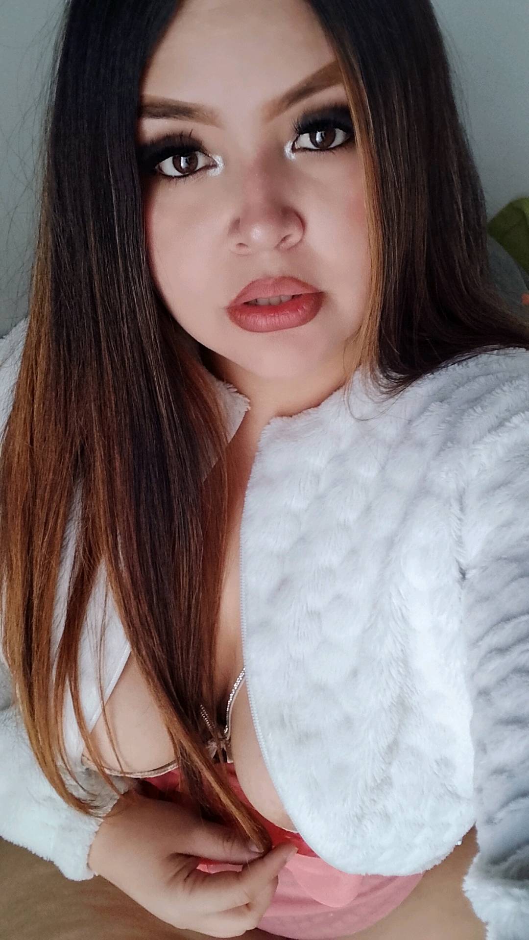 Cami from Venezuela, available for a video chat on CamLive